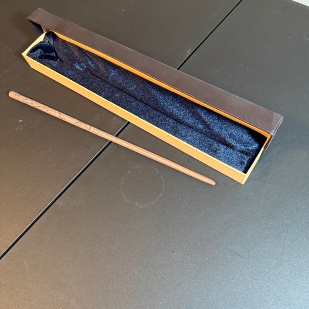 Harry Potter Luna Lovegood Wand with Box Replica Movie Prop Collectible